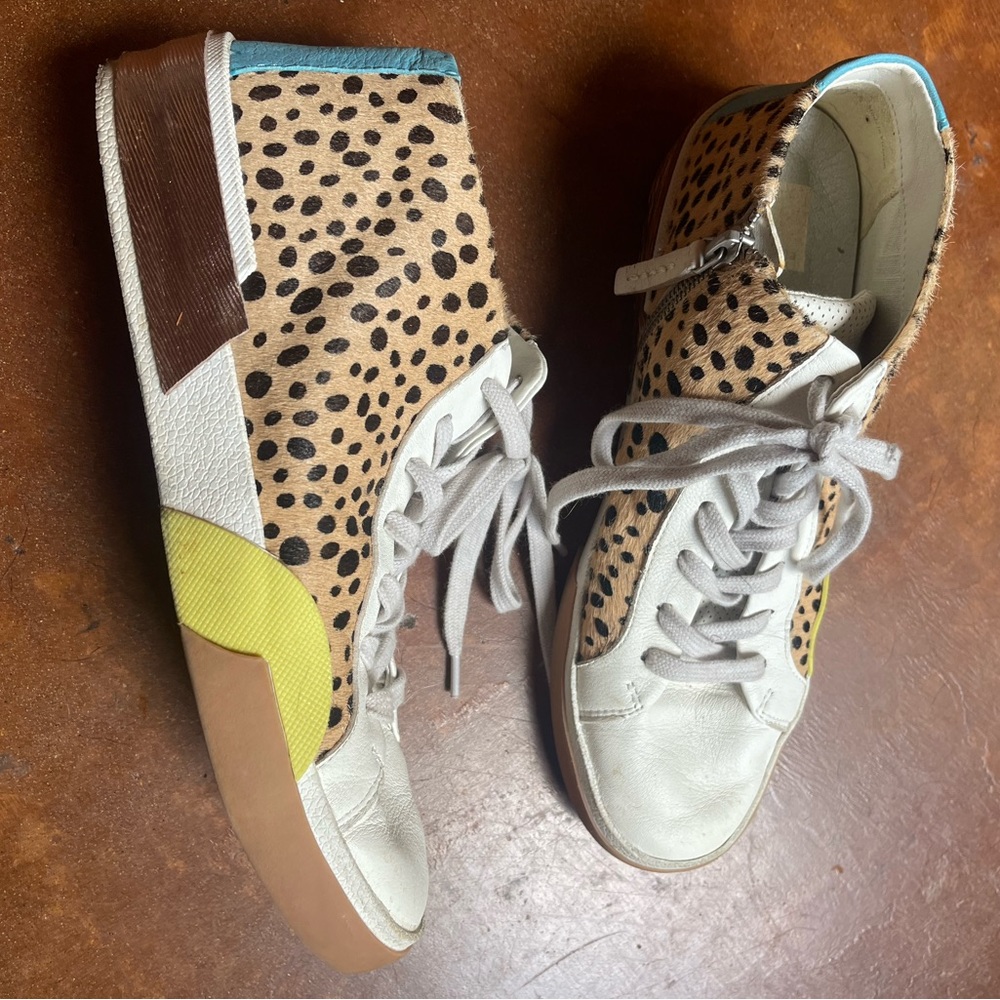 Tennis shoes